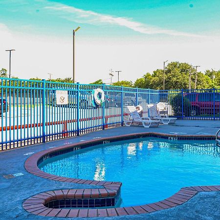 Oyo Hotel Irving Dfw Airport South Zewnętrze zdjęcie